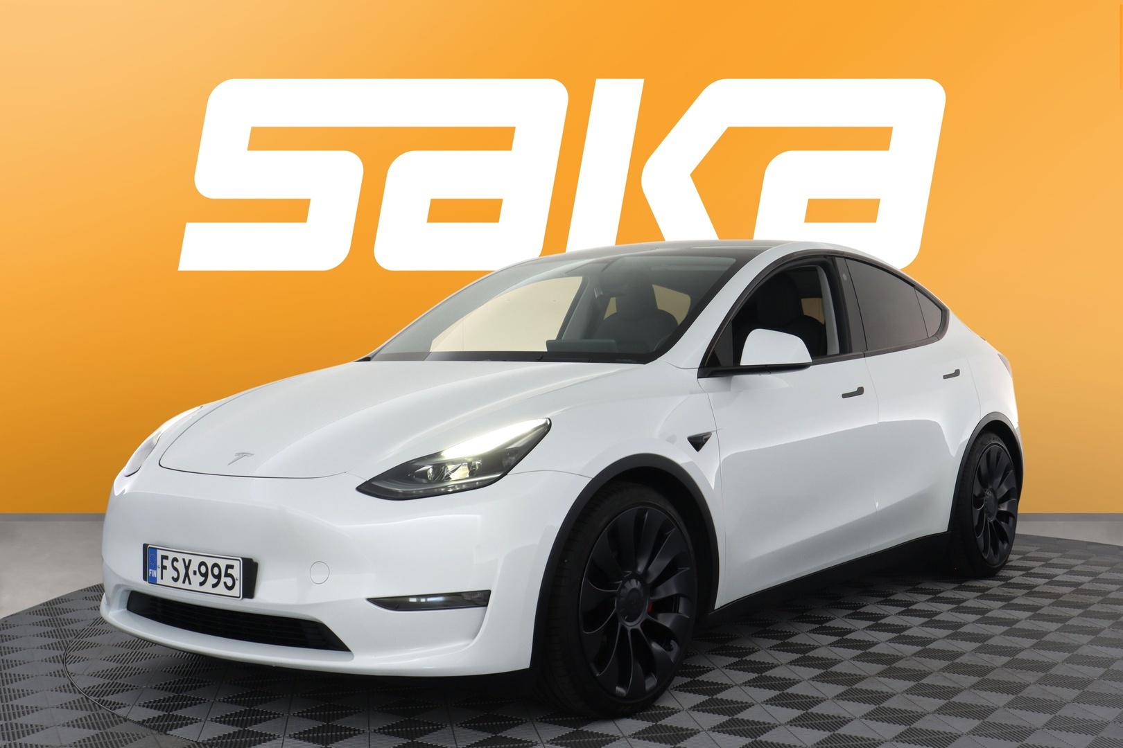 TESLA Model Y 2023