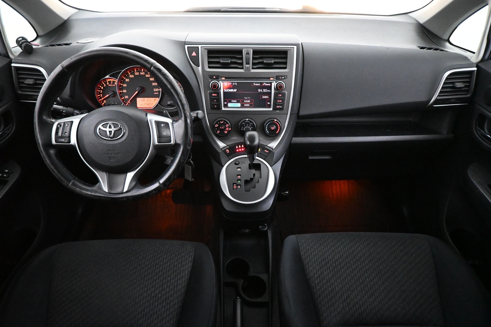 TOYOTA Verso-S 2012