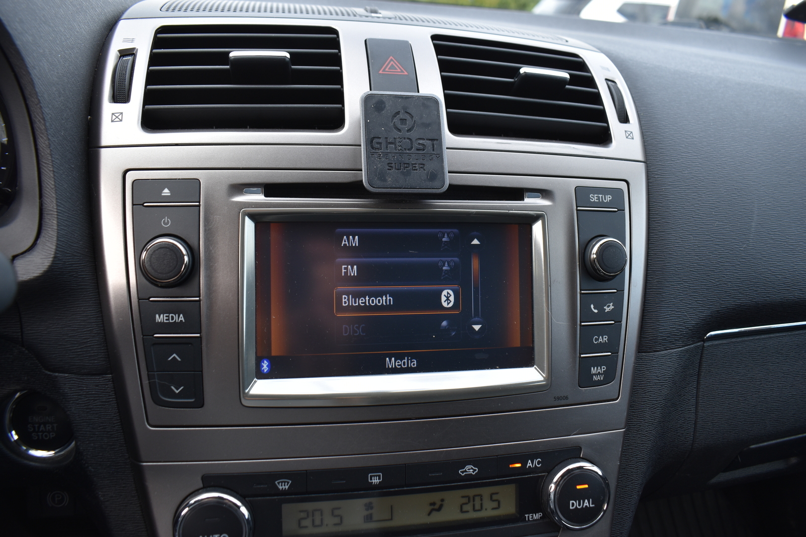 TOYOTA Avensis 2012