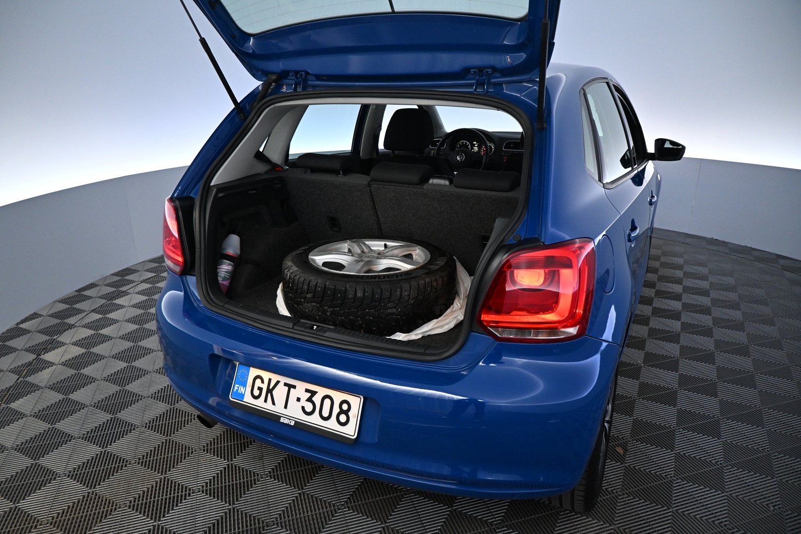 VOLKSWAGEN Polo 2013
