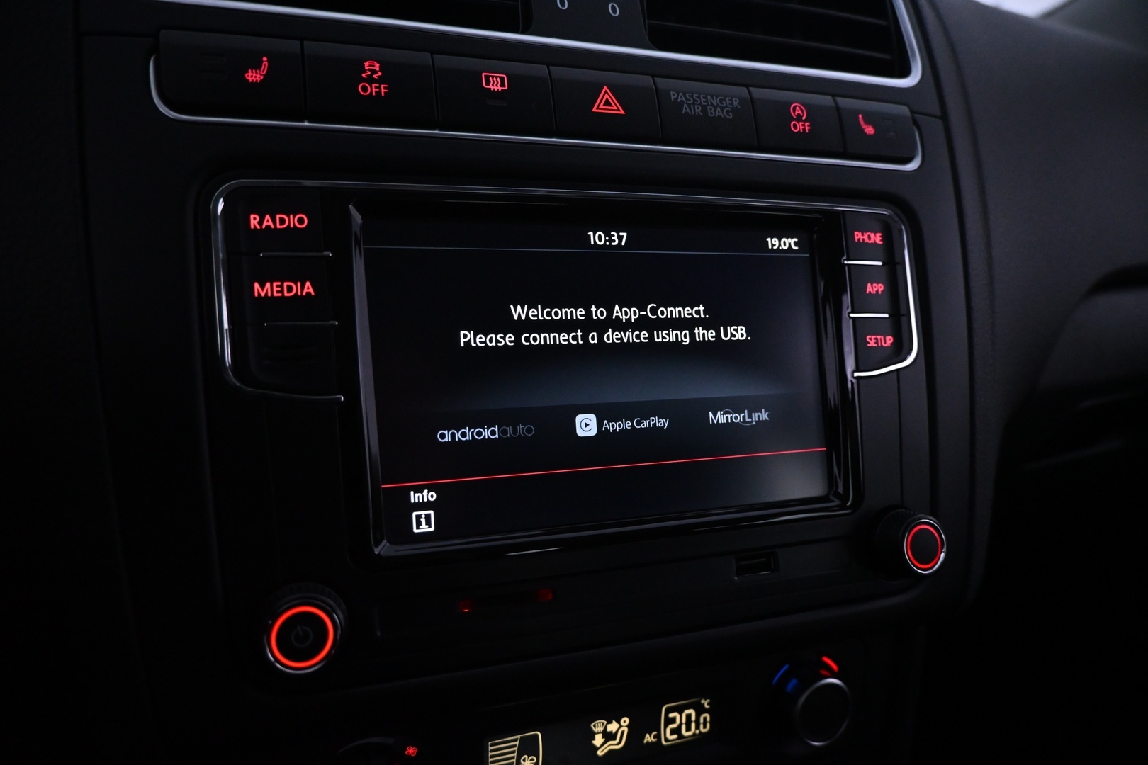 VOLKSWAGEN Polo 2013