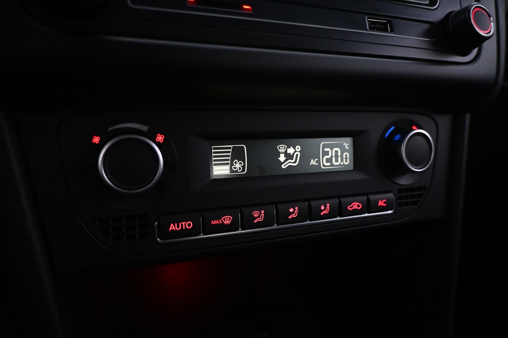 VOLKSWAGEN Polo 2013