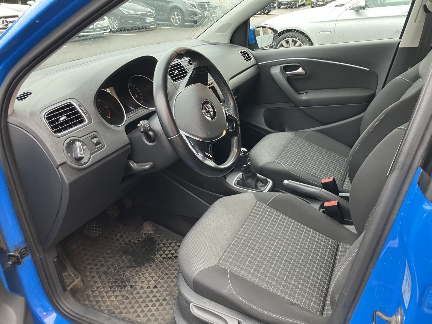 VOLKSWAGEN Polo 2014
