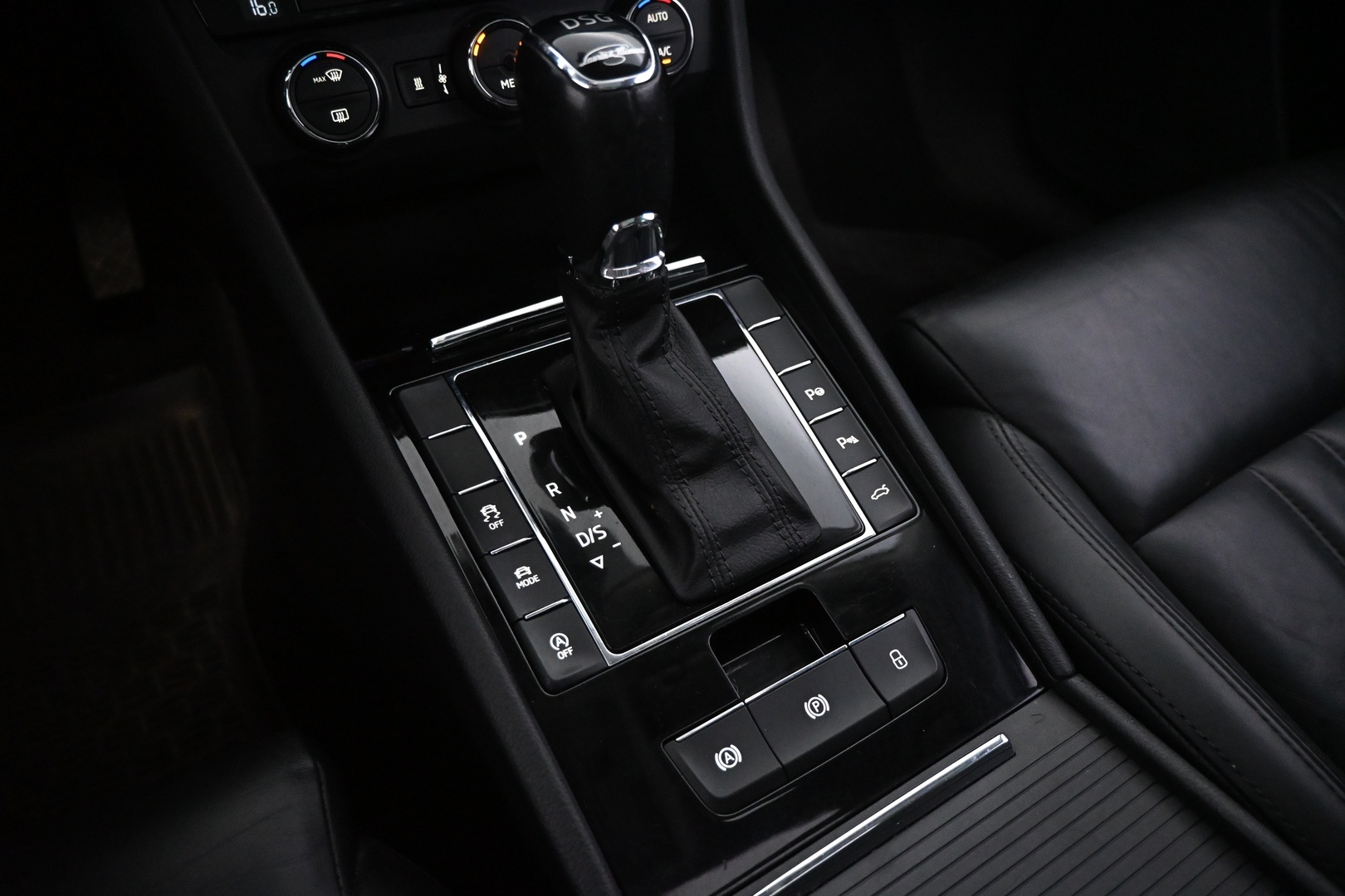 SKODA Superb 2016