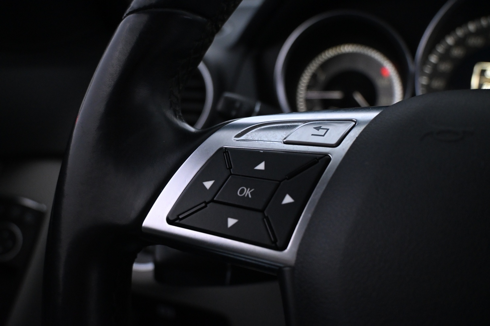 MERCEDES-BENZ C 2012