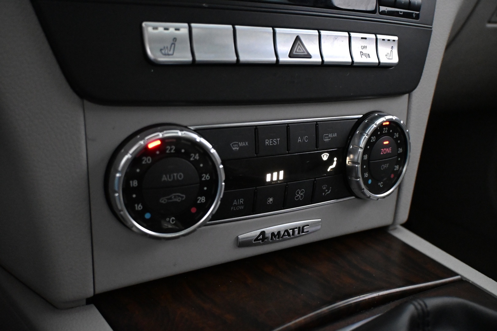 MERCEDES-BENZ C 2012