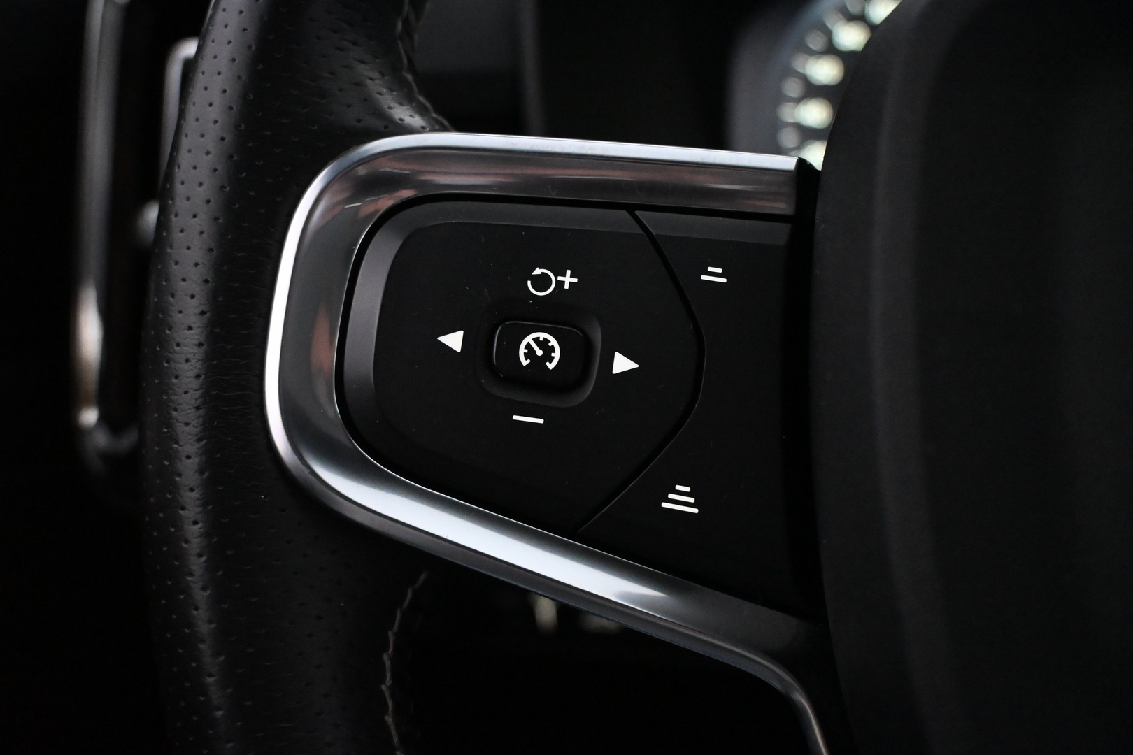 VOLVO XC40 2021
