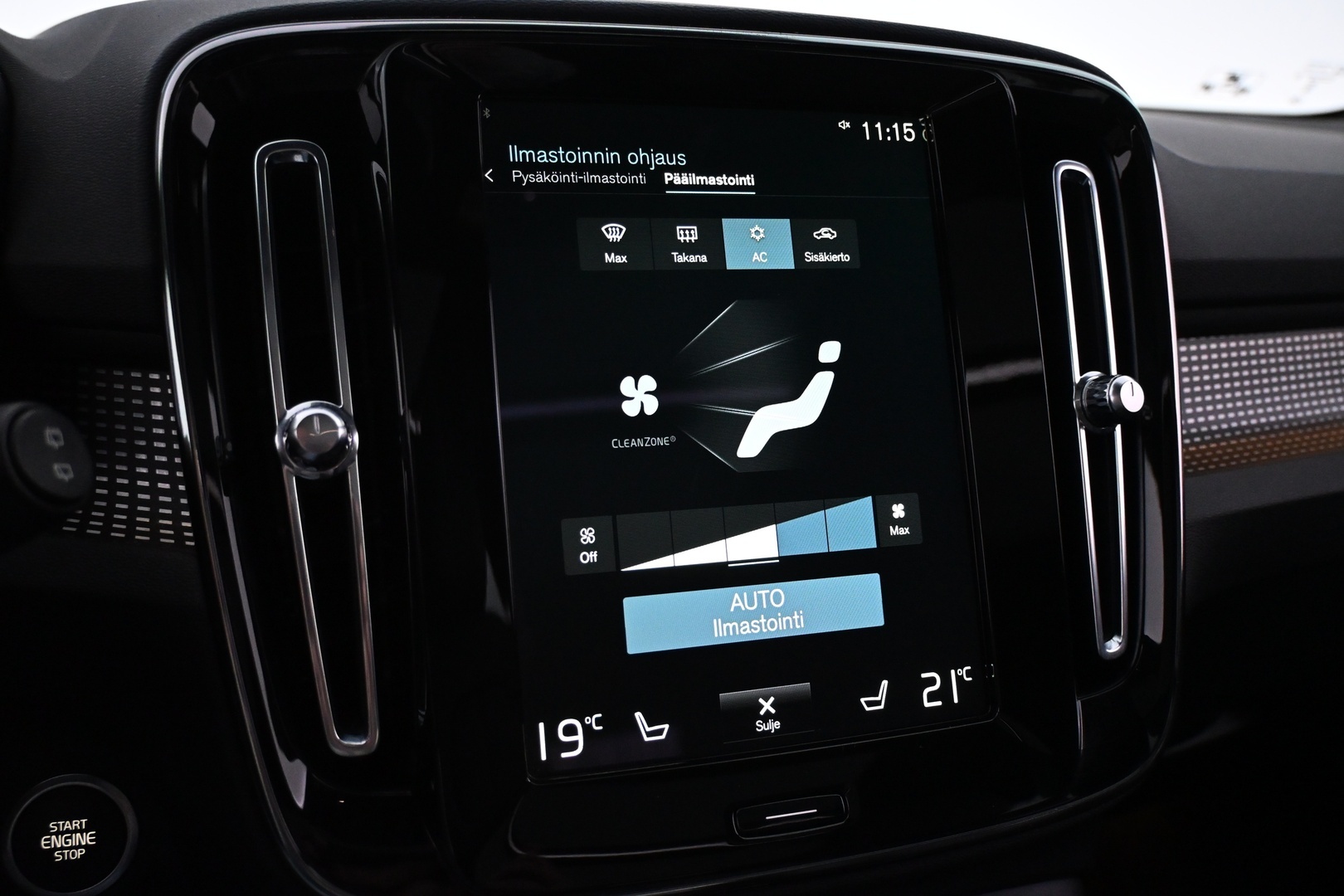 VOLVO XC40 2021