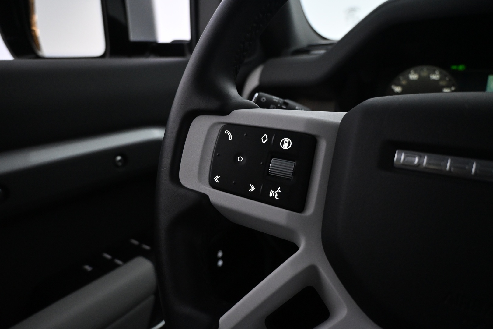 LAND ROVER Defender 2025