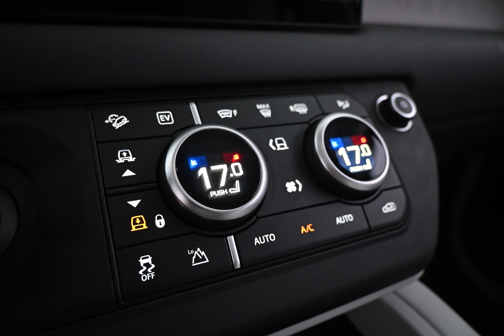 LAND ROVER Defender 2025