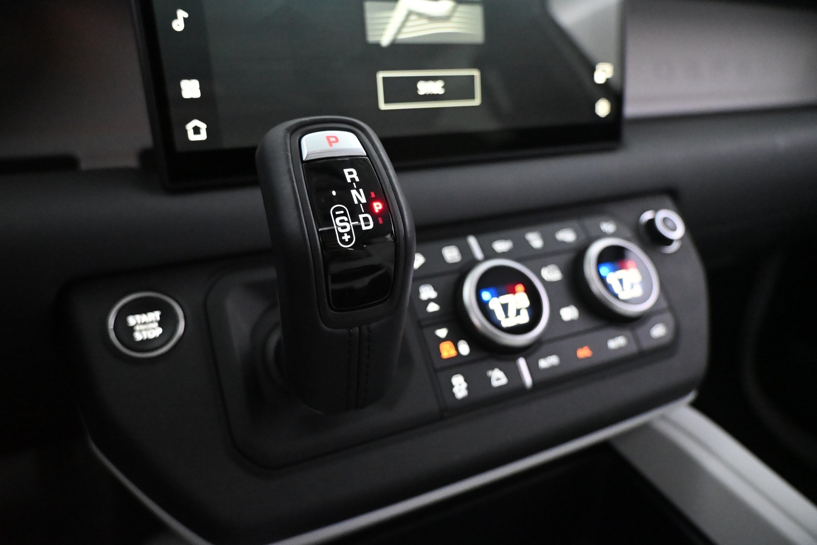 LAND ROVER Defender 2025