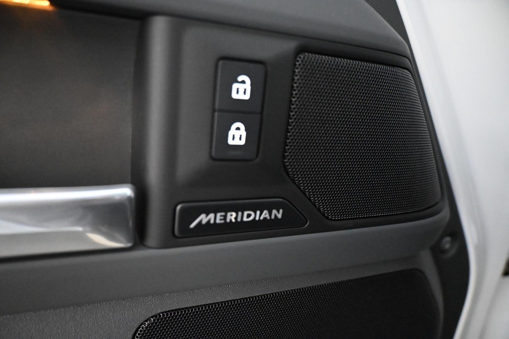 LAND ROVER Defender 2025