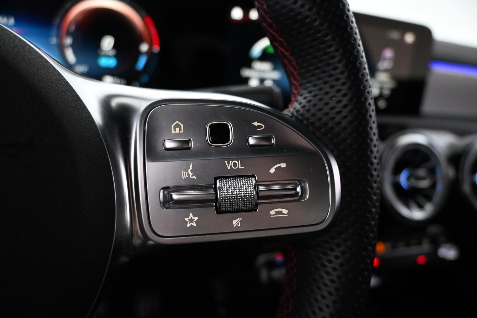 MERCEDES-BENZ CLA 2023