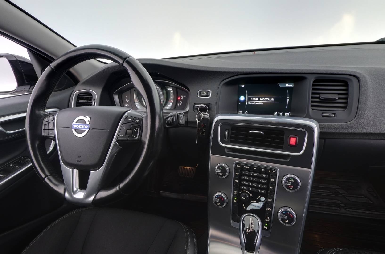 VOLVO V60 Cross Country 2016