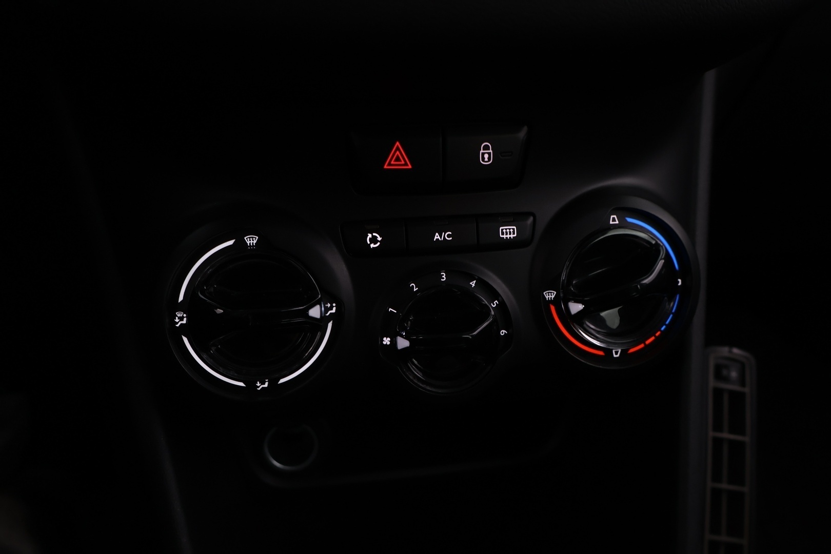PEUGEOT 208 2014