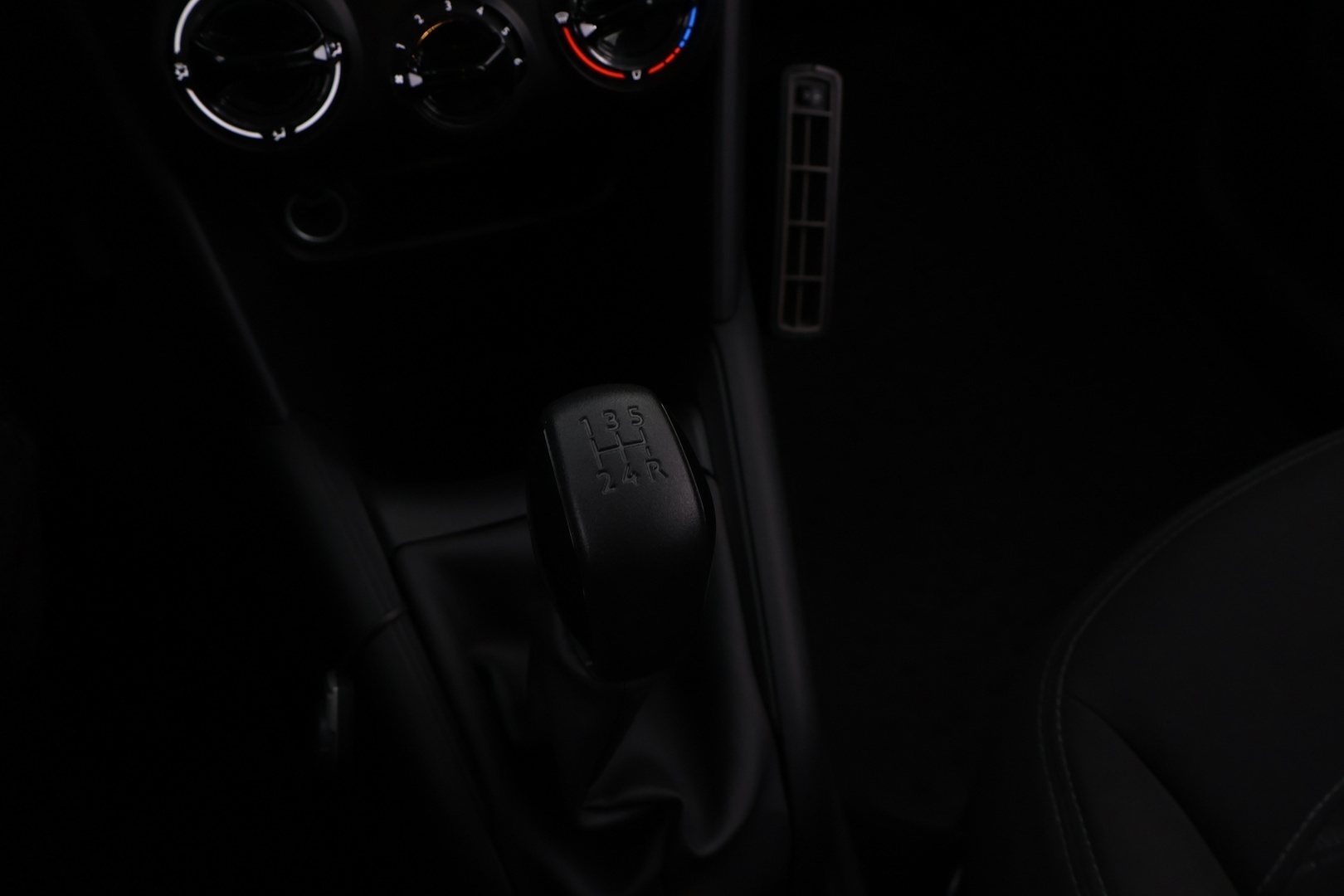 PEUGEOT 208 2014