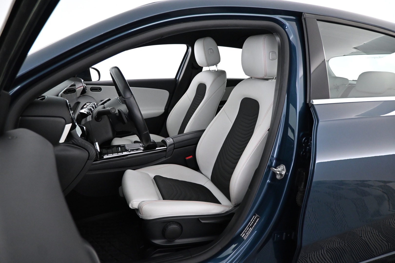 MERCEDES-BENZ A 2021