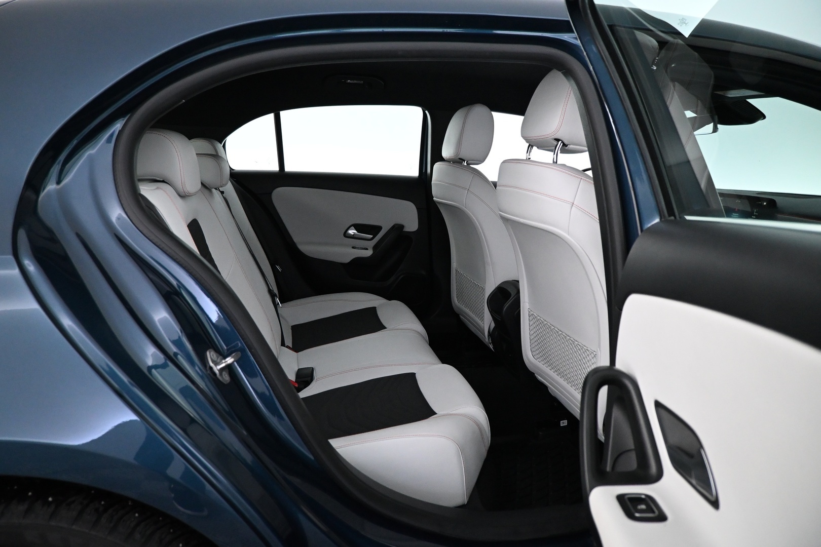 MERCEDES-BENZ A 2021