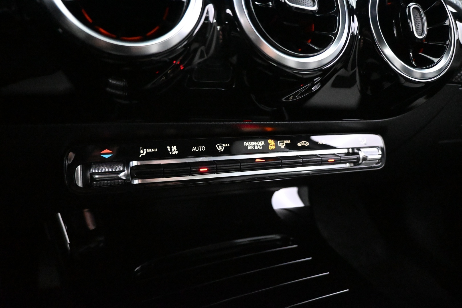 MERCEDES-BENZ A 2021