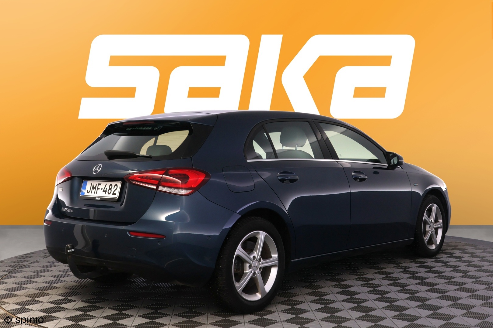 MERCEDES-BENZ A 2021