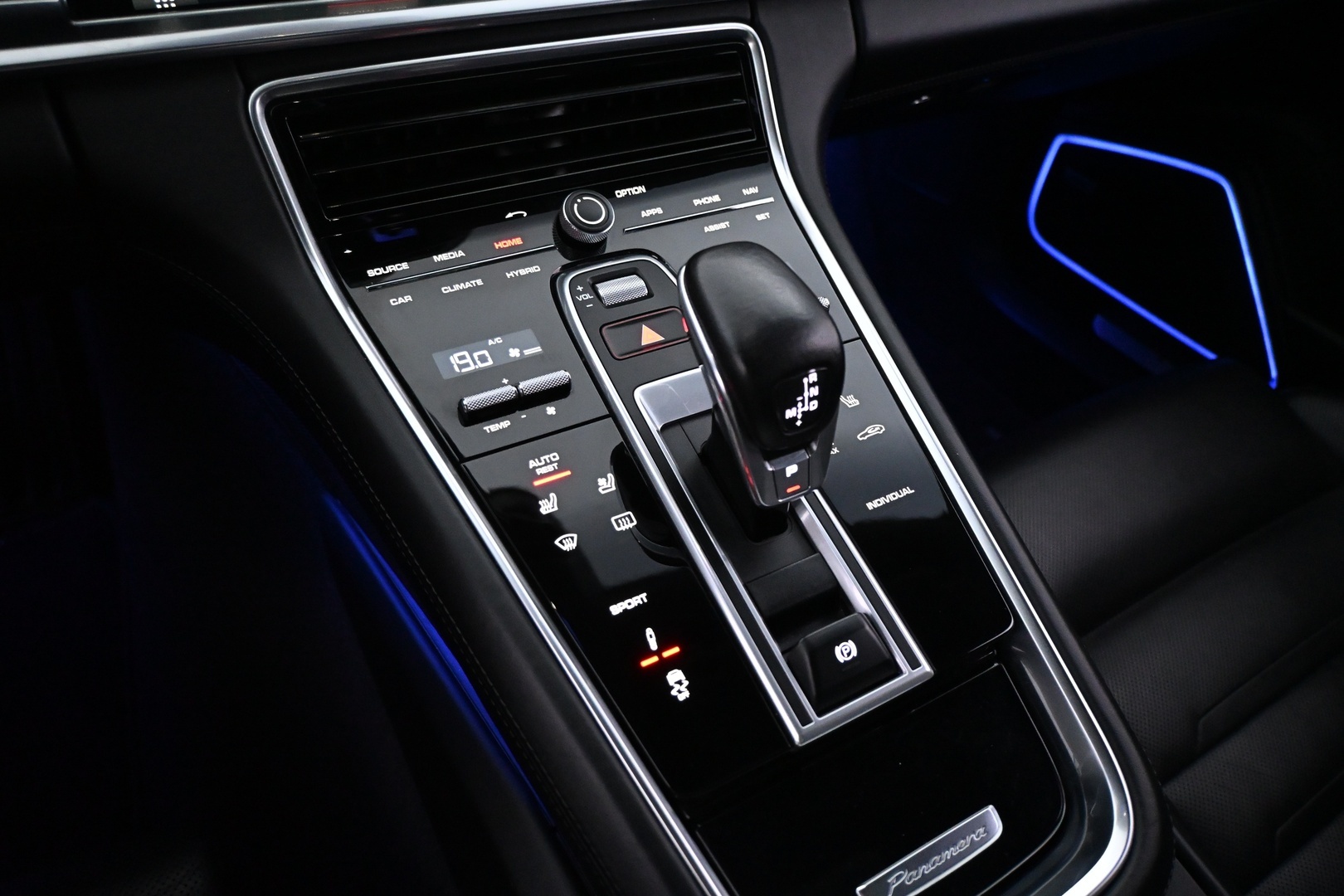 PORSCHE Panamera 2018