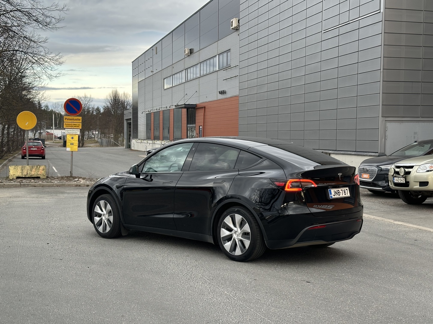 TESLA Model Y 2023