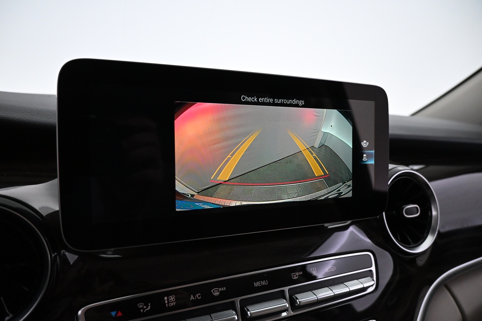 MERCEDES-BENZ V 2022