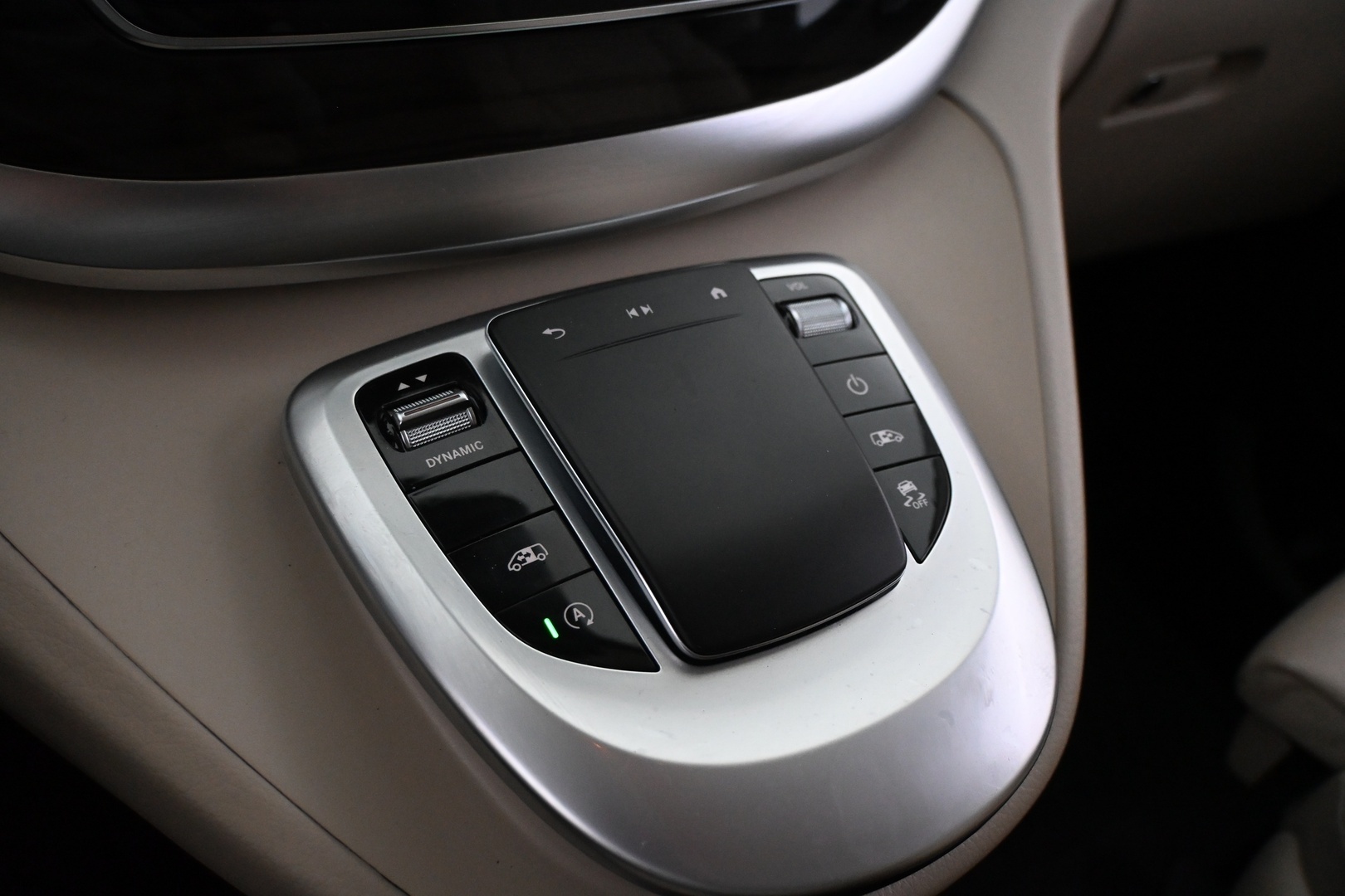 MERCEDES-BENZ V 2022