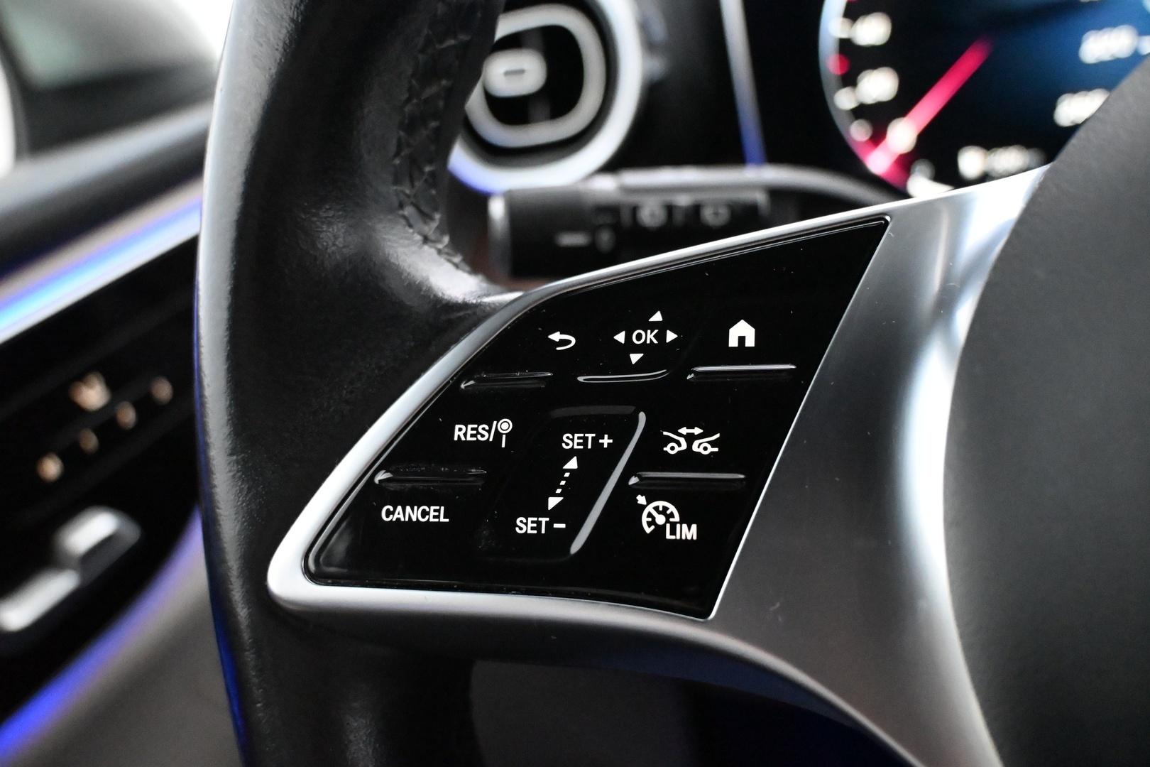 MERCEDES-BENZ GLC 2023