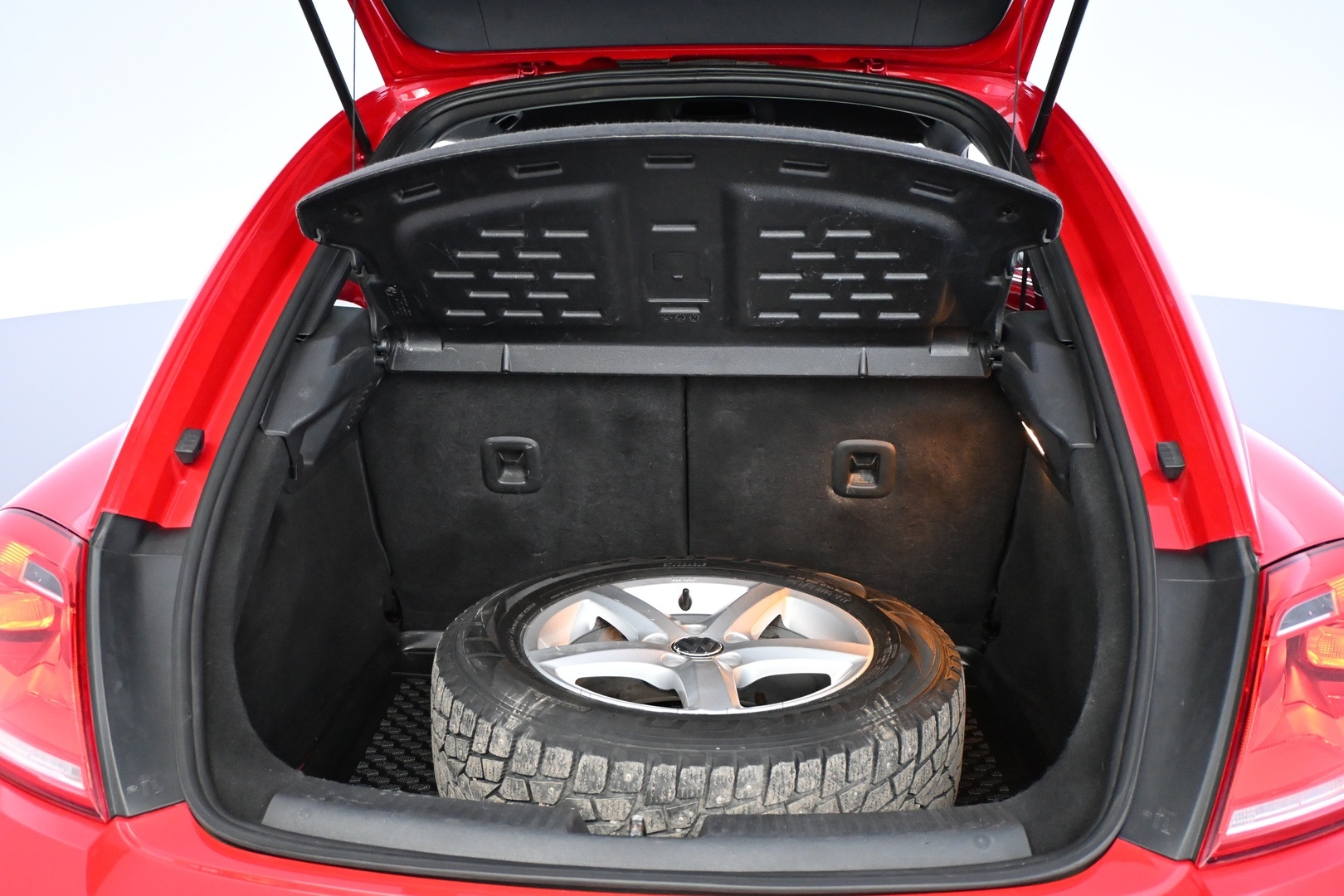 VOLKSWAGEN Beetle 2013