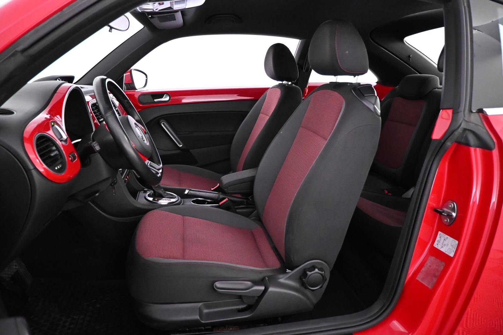 VOLKSWAGEN Beetle 2013