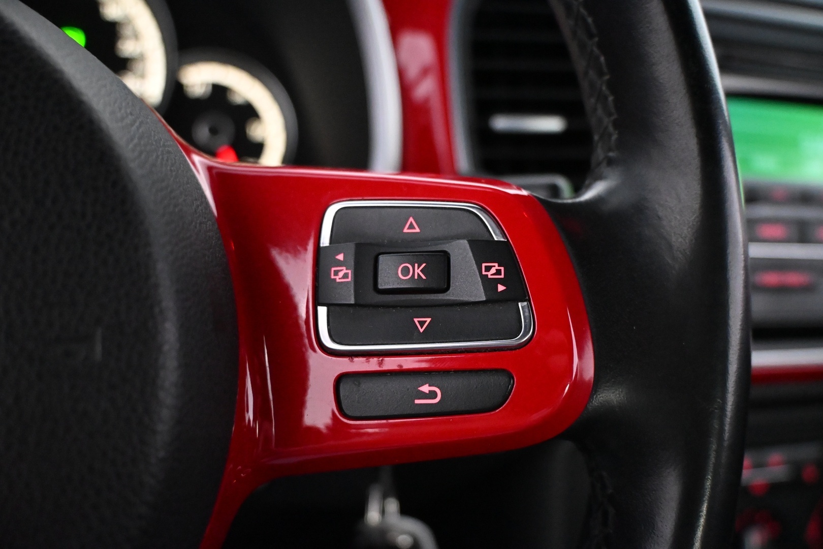 VOLKSWAGEN Beetle 2013