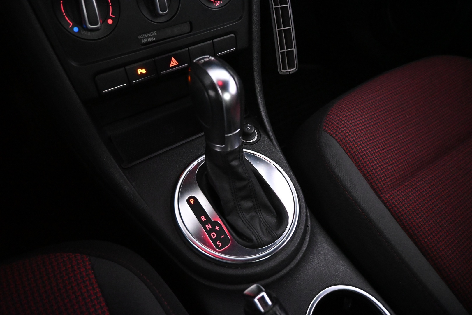 VOLKSWAGEN Beetle 2013