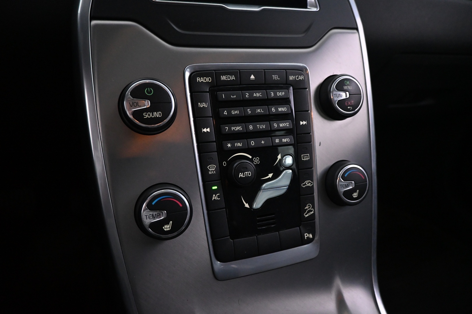VOLVO XC70 2013