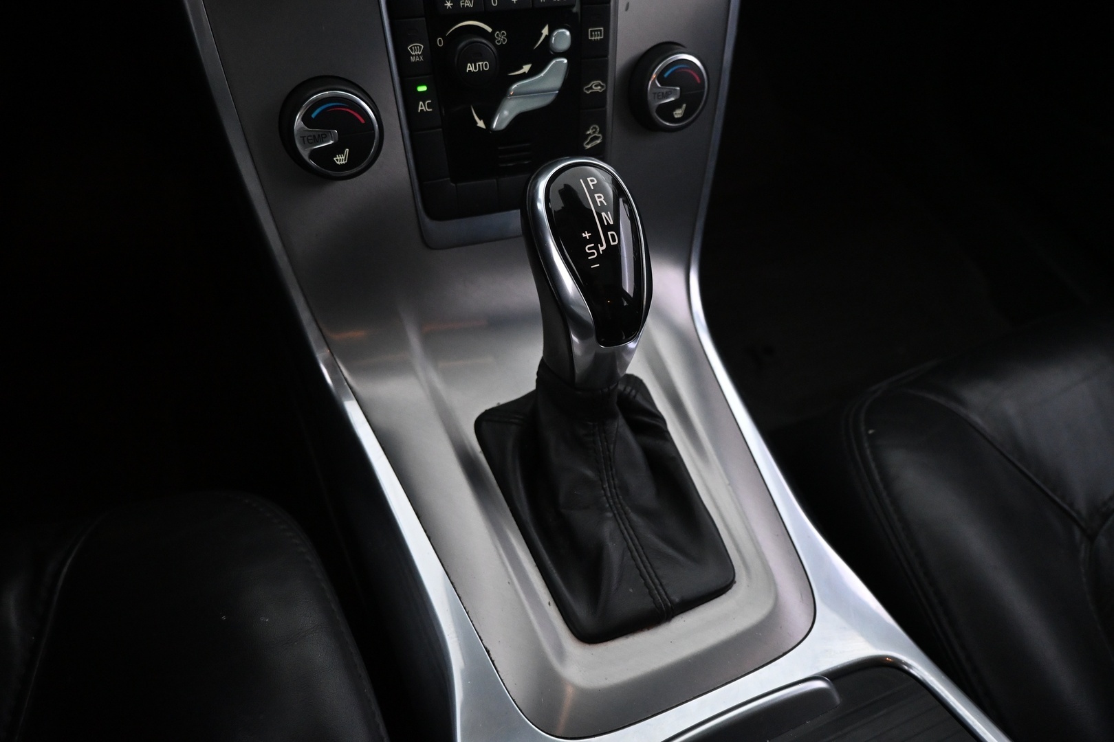 VOLVO XC70 2013