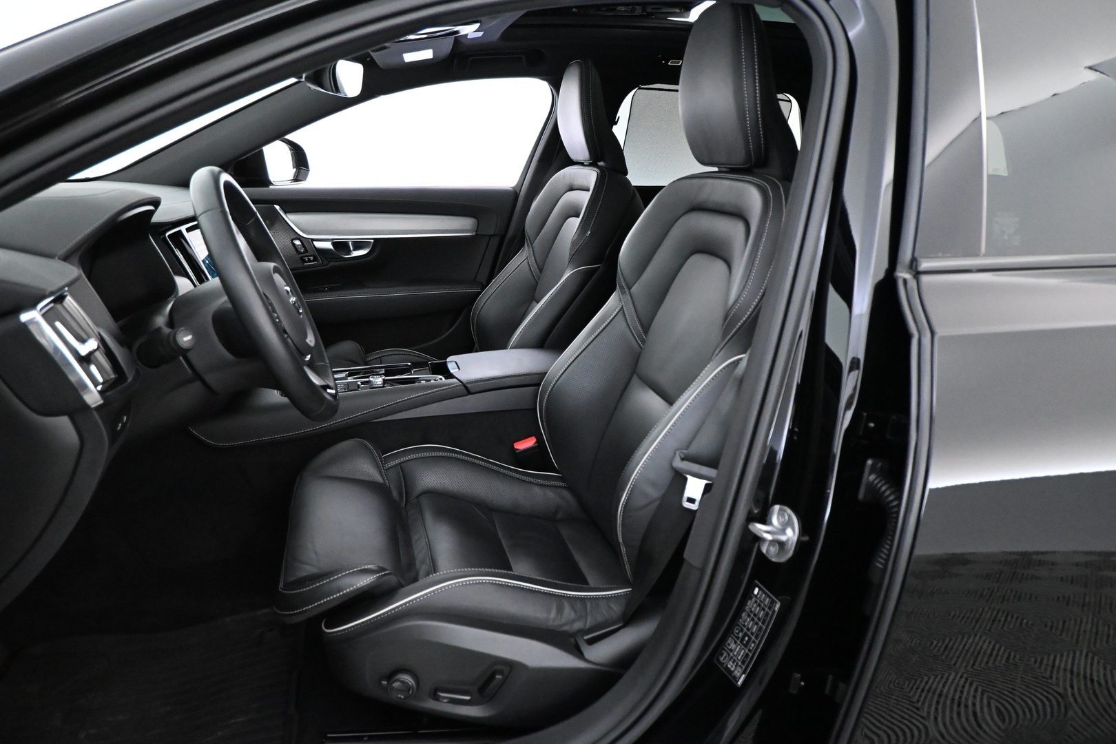 VOLVO V90 2023