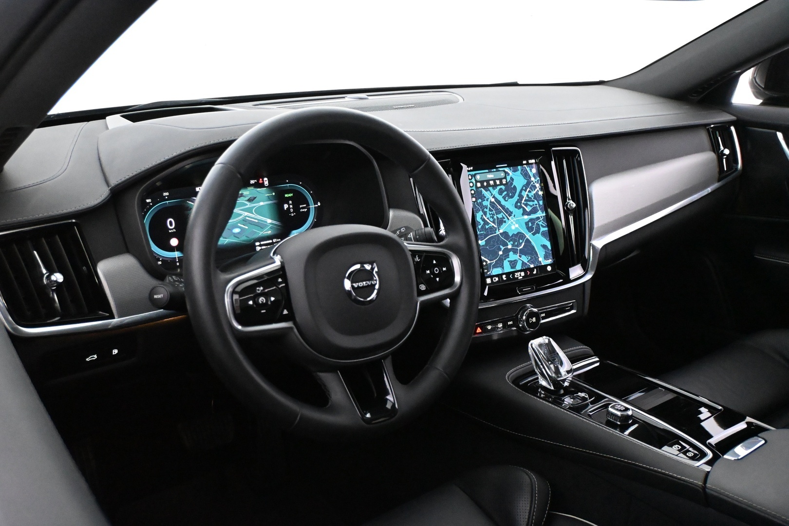 VOLVO V90 2023