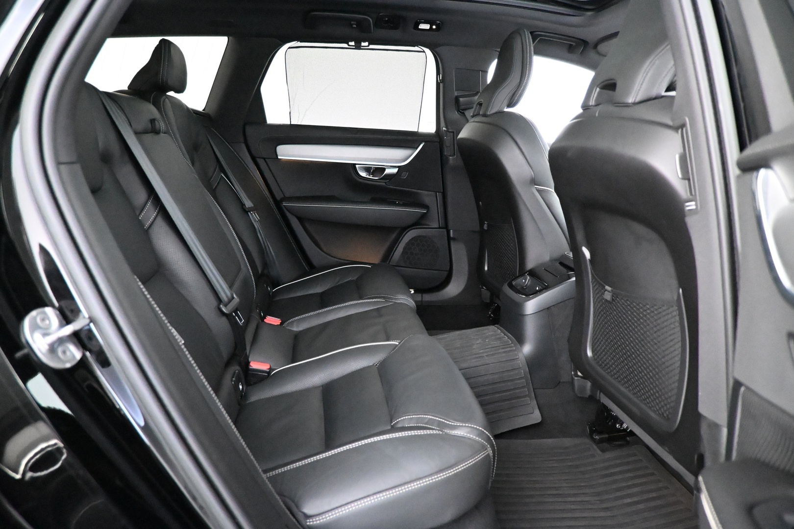 VOLVO V90 2023