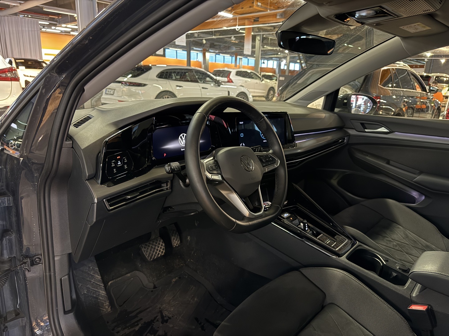 VOLKSWAGEN Golf 2023