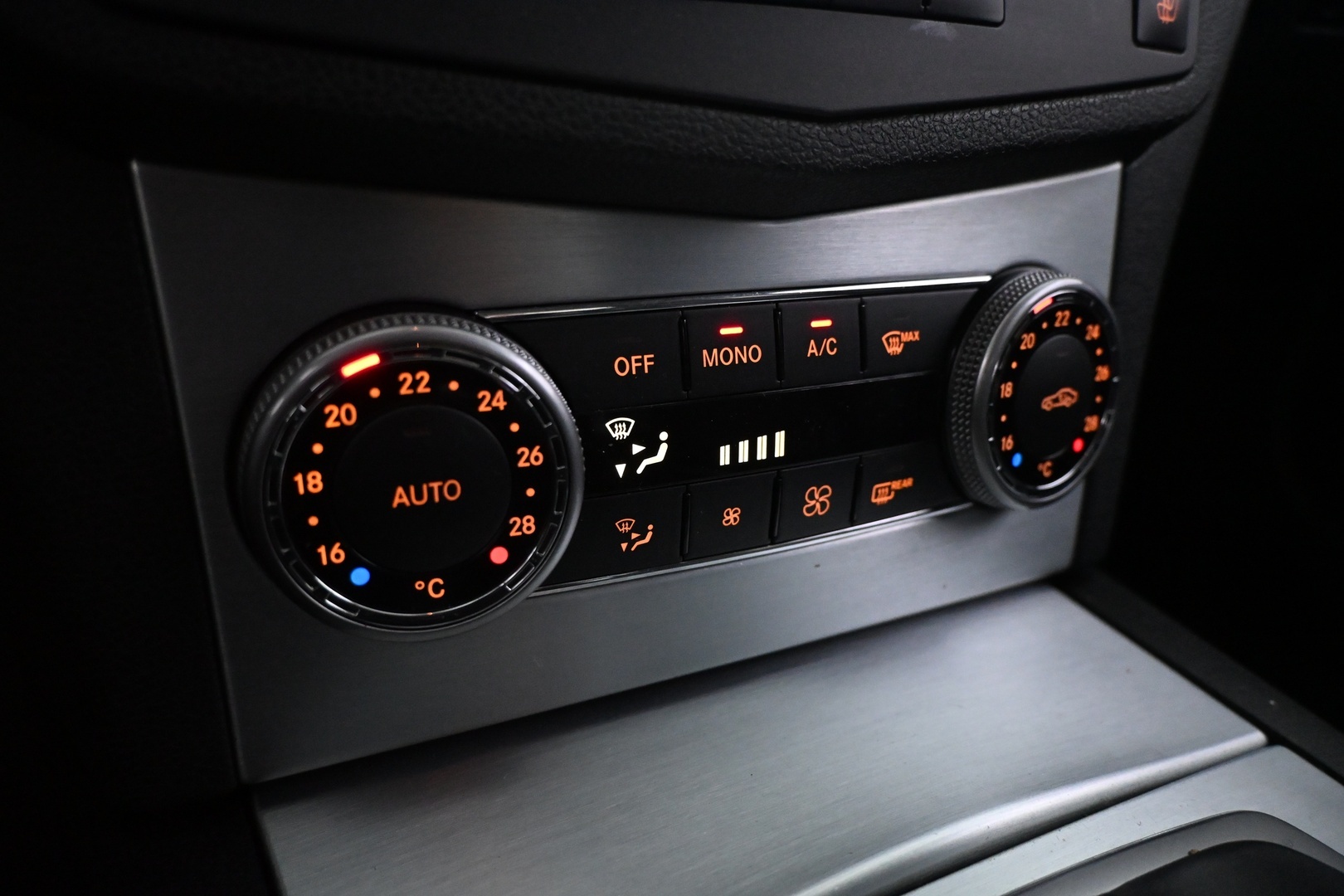 MERCEDES-BENZ C 2011