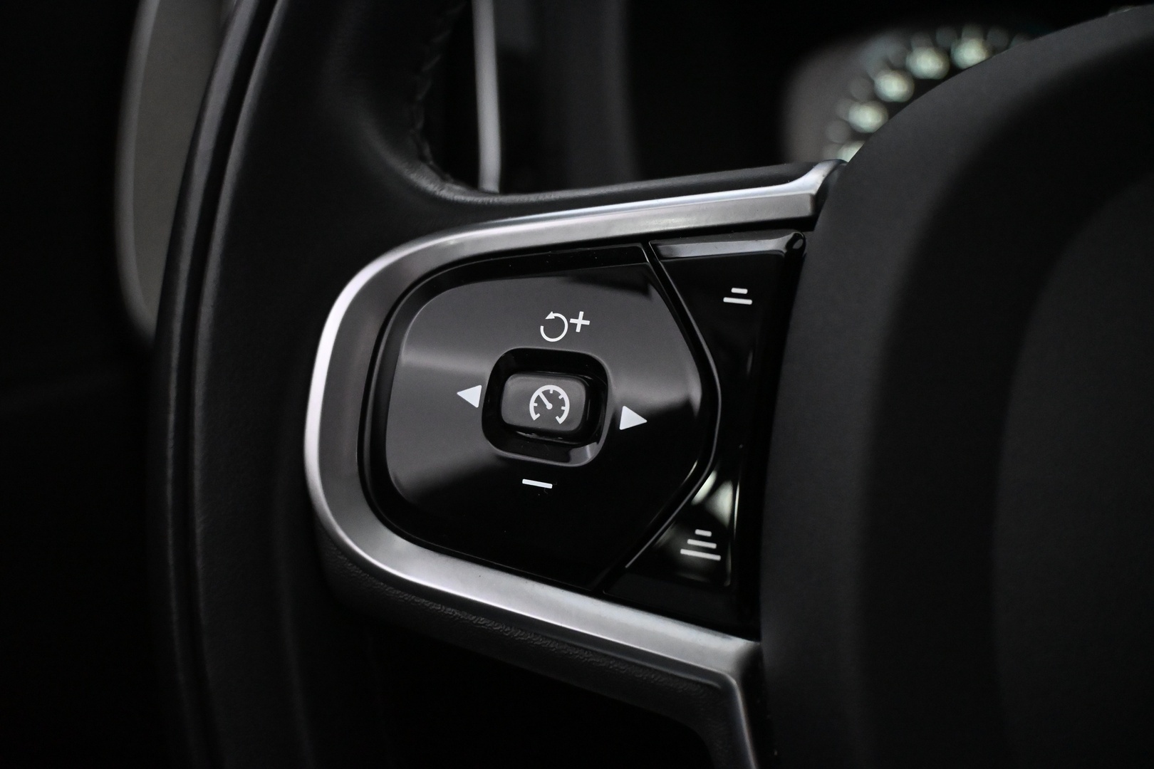 VOLVO XC60 2021