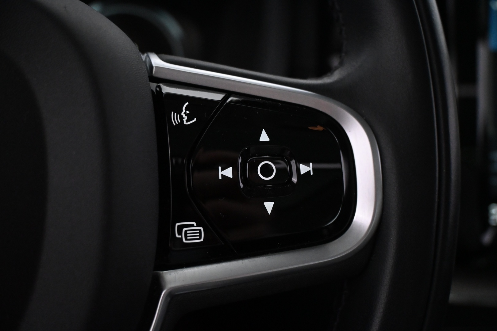 VOLVO XC60 2021