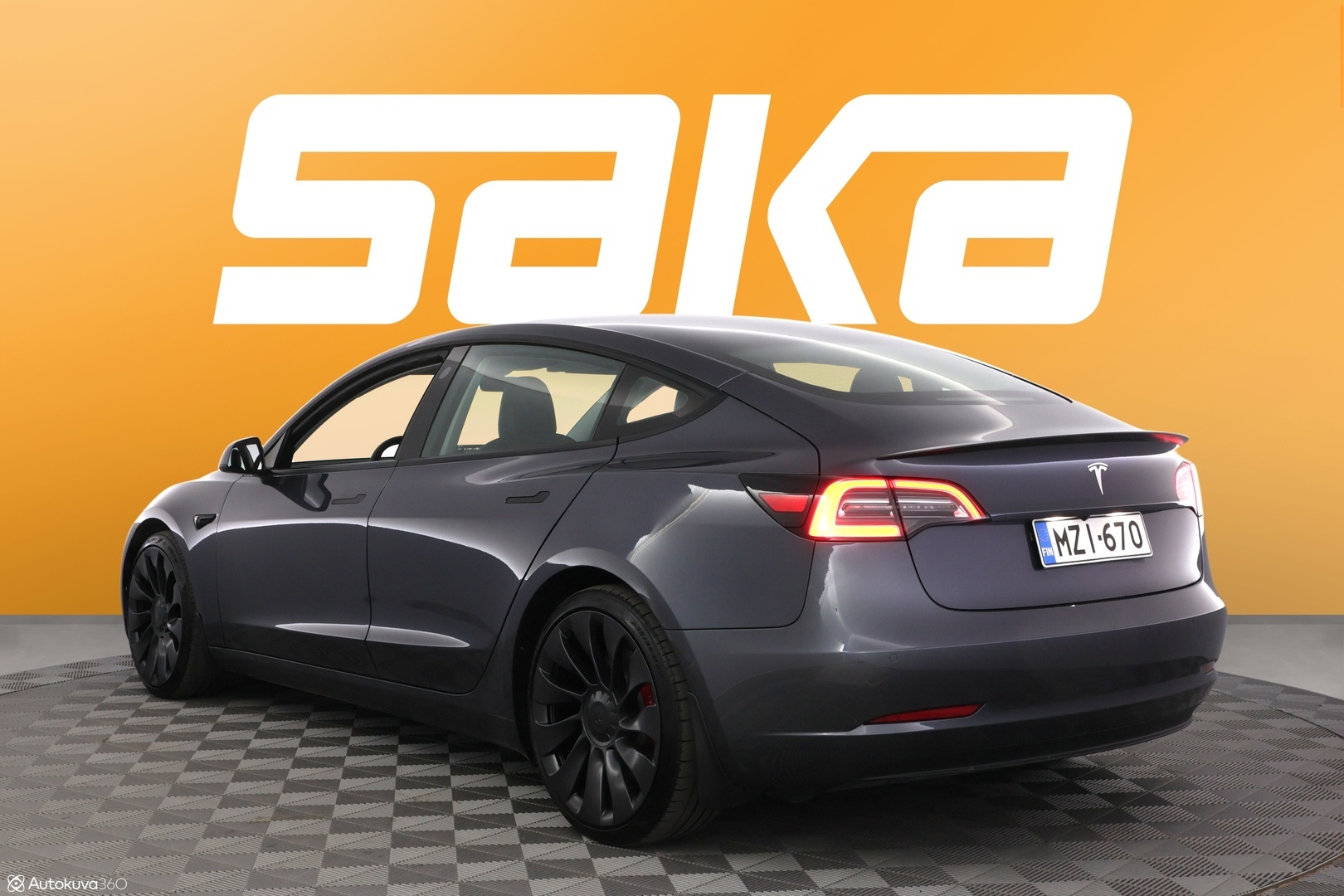 TESLA Model 3 2021