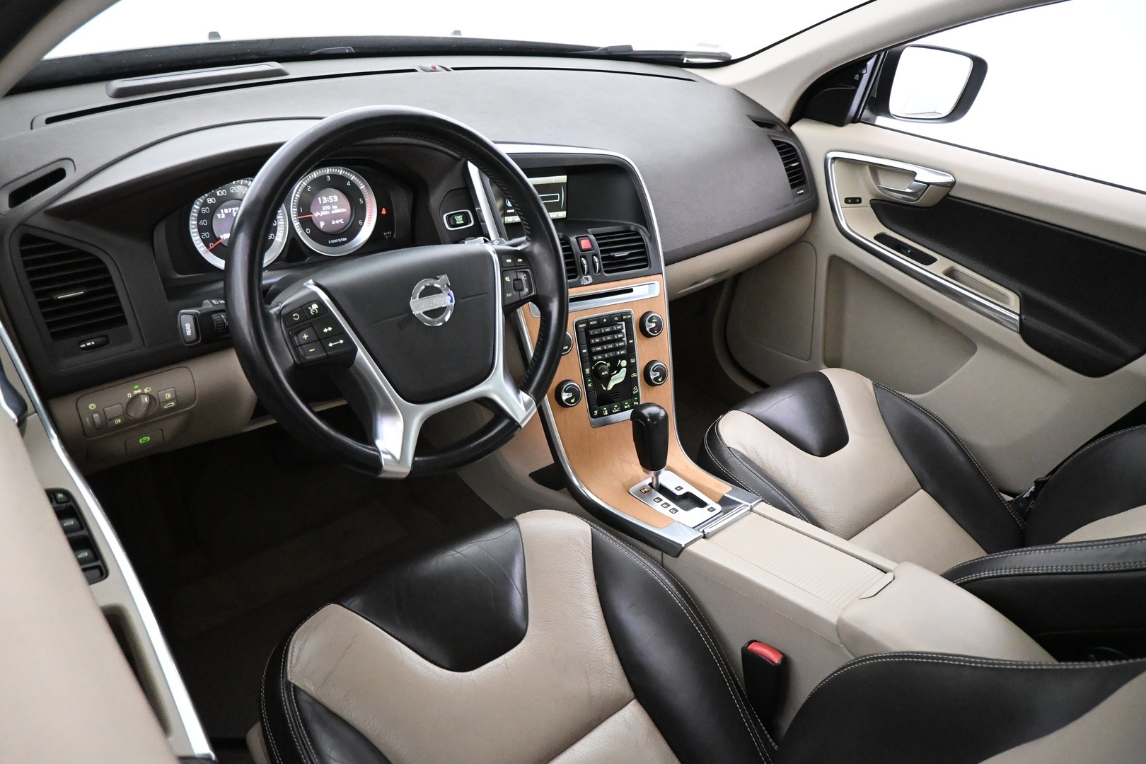 VOLVO XC60 2012