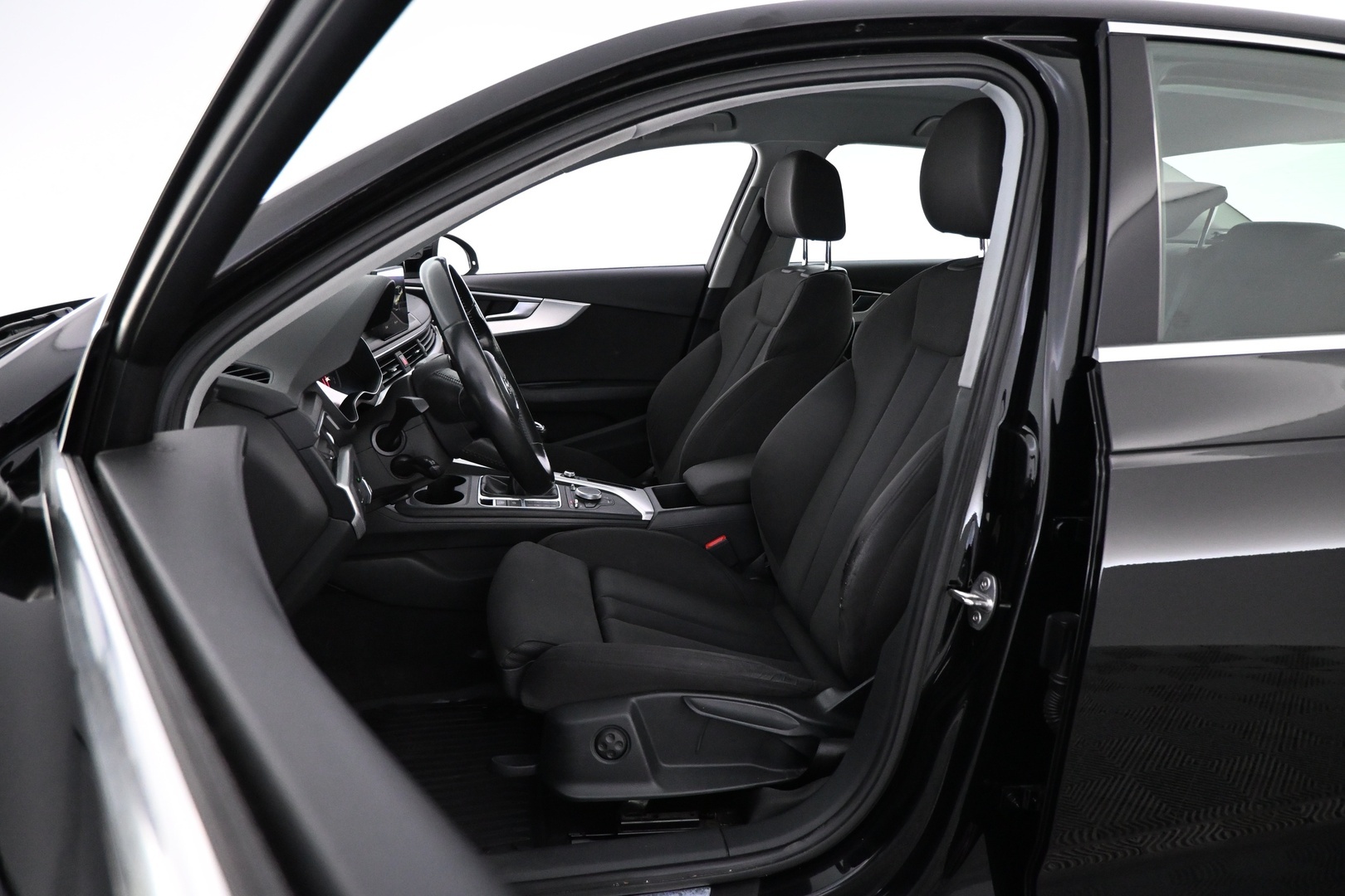 AUDI A4 2016
