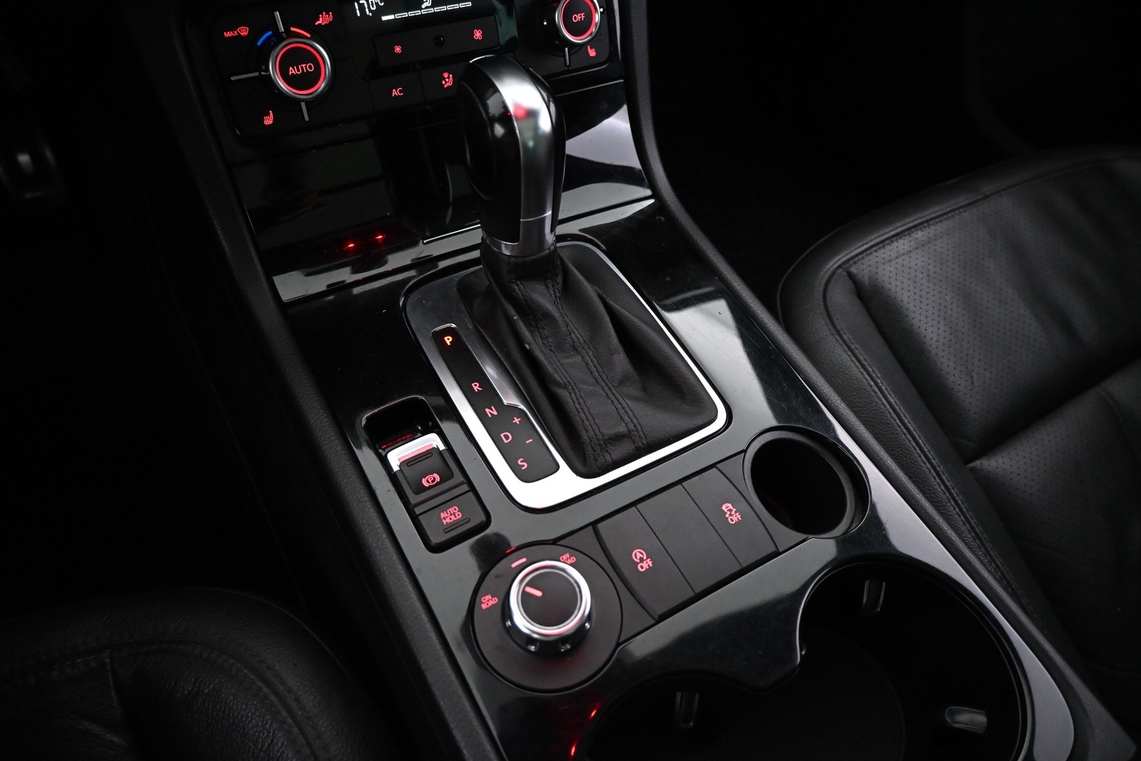 VOLKSWAGEN Touareg 2010