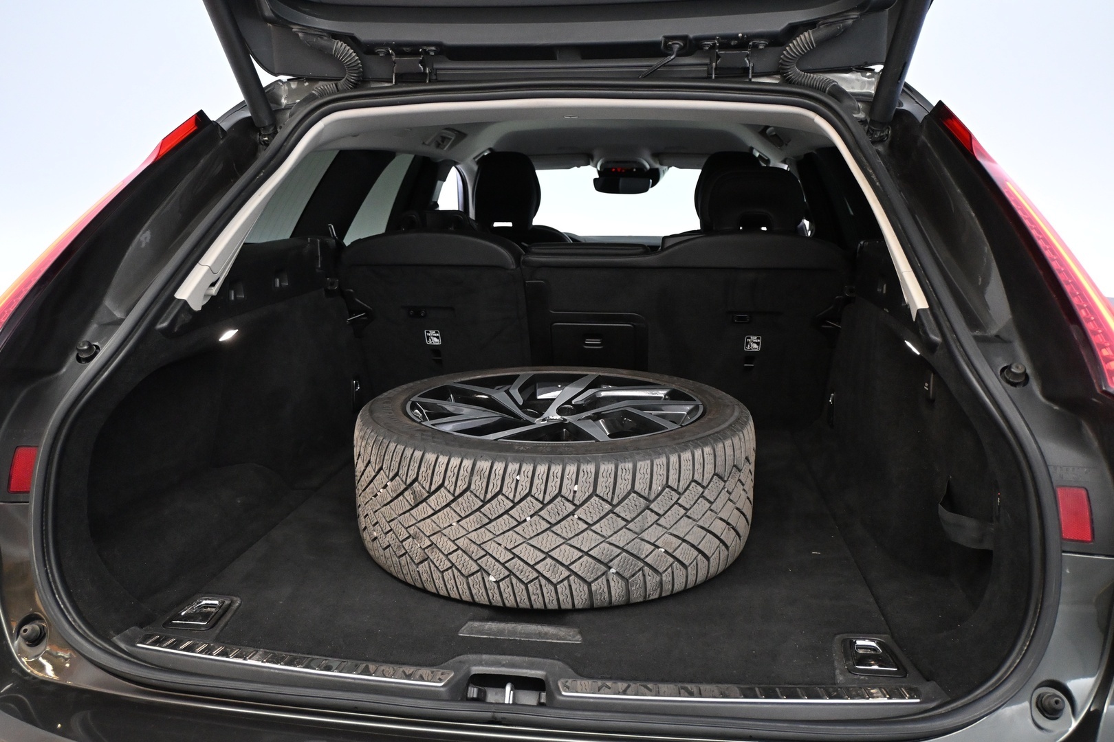 VOLVO V90 2021