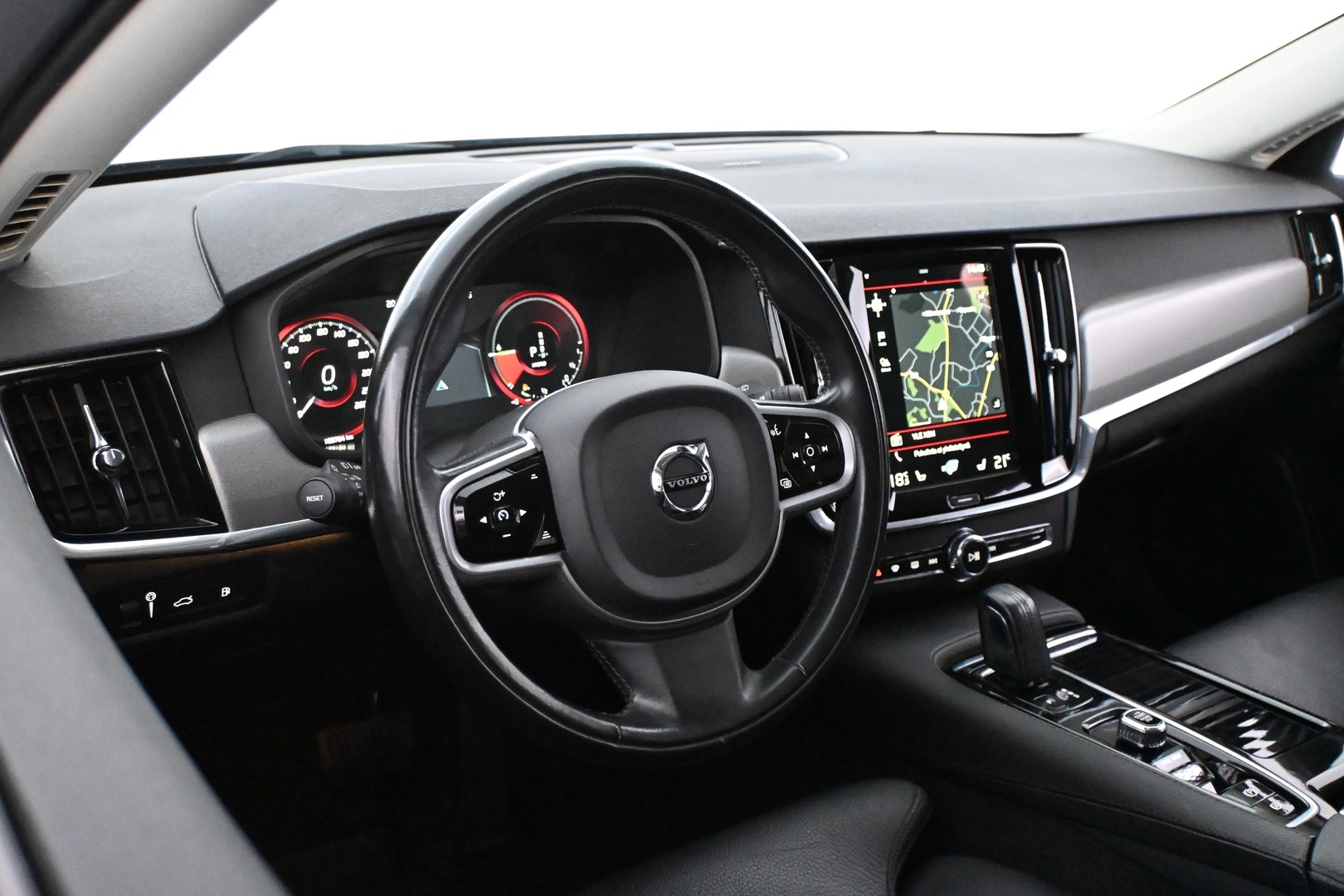 VOLVO V90 2021