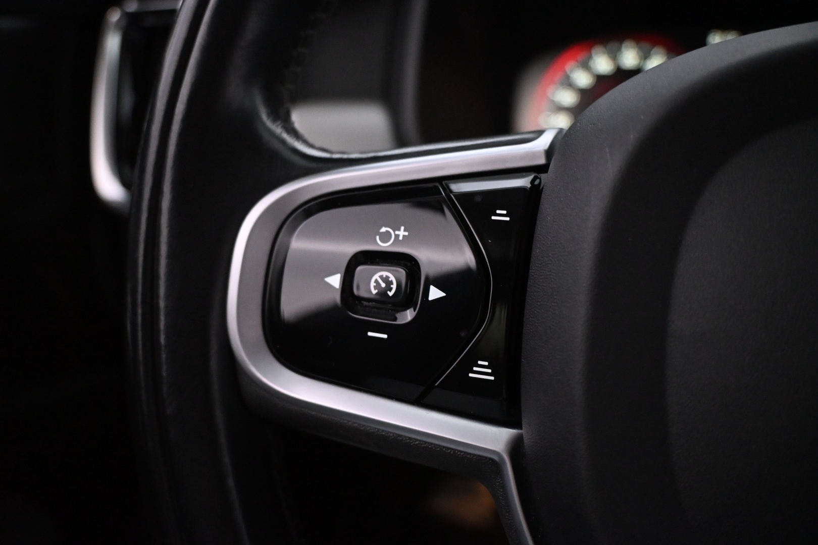VOLVO V90 2021