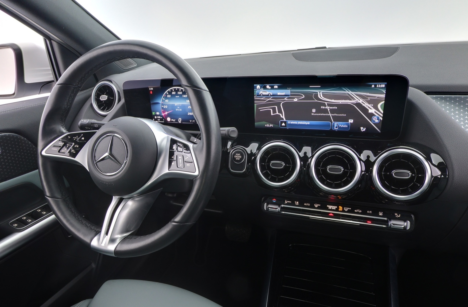 MERCEDES-BENZ GLA 2024